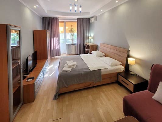 Квартира Home Hotel ул. Малая Житомирская, 10-1