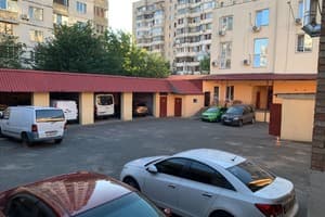 на Житомирской 8