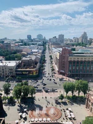 на ул. Крещатик 25 29